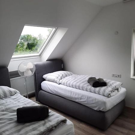 Ferienwohnung Apartment - Free Parking - Wifi - Kitchen 에센 외부 사진